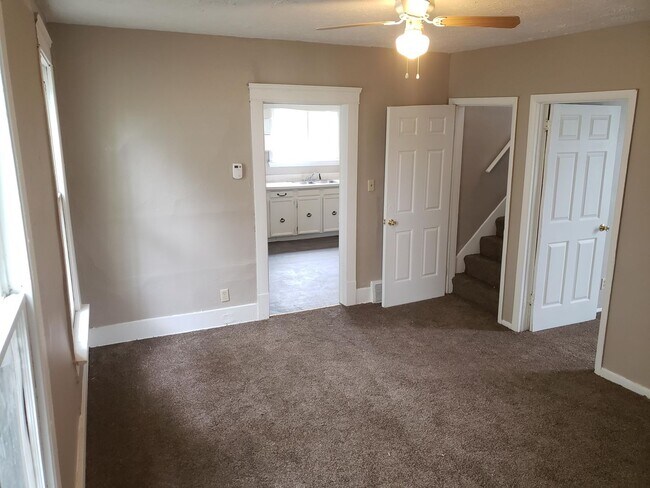 Foto del edificio - Nice 4 bedroom colonial with covered front...