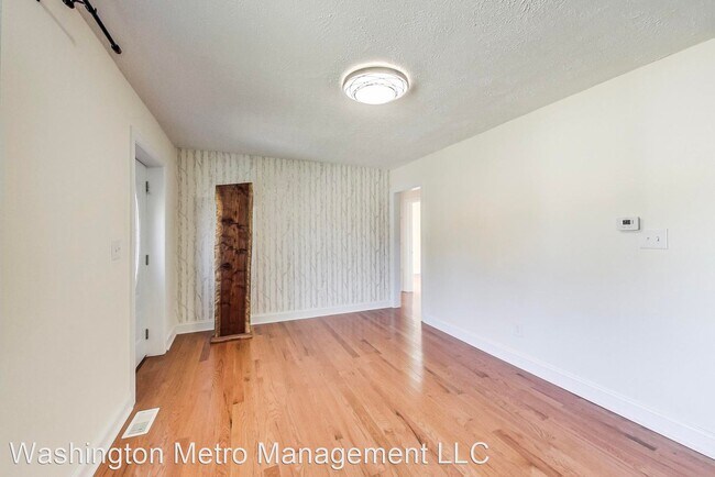 Building Photo - 5 br, 3 bath House - 6401 Kilmer Street