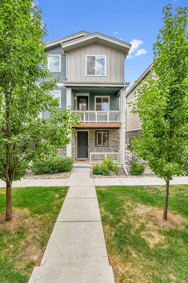 Building Photo - $2,720.95 - 3 Bed, 2.5 Bath Home in Aurora with AC and In Unit Laundry!