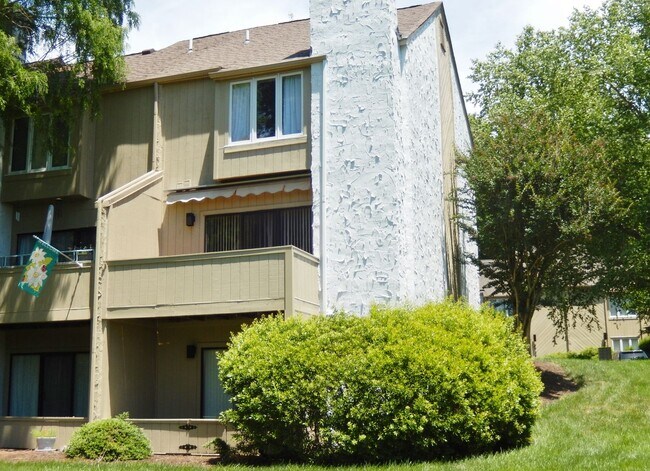 Foto del edificio - Fabulous Waterfront, 3 level townhouse
