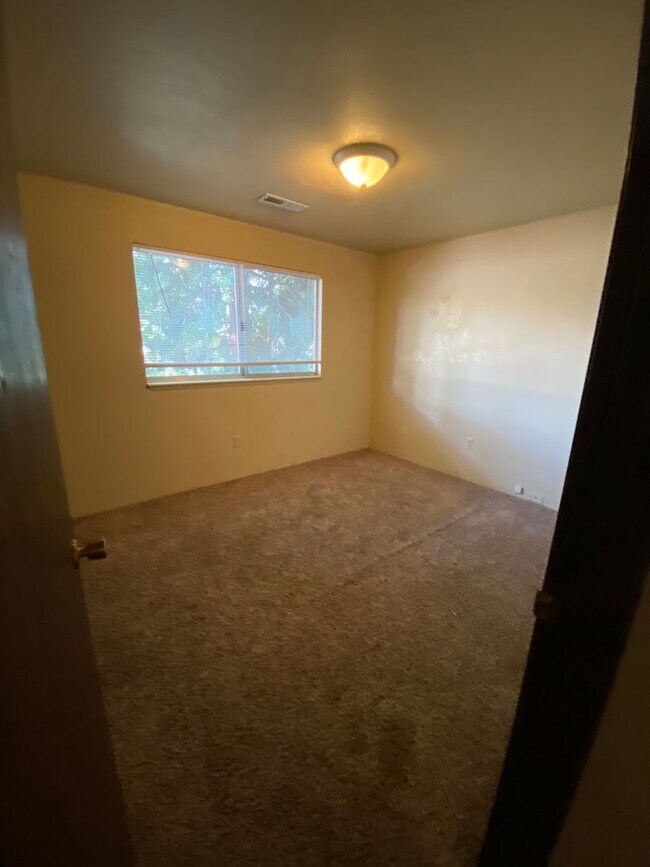 Building Photo - R202-206