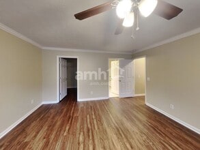 Building Photo - 7028 Oak Brook Terrace