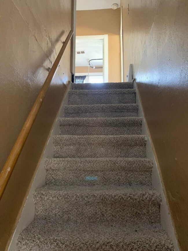 Building Photo - Remodeled 4 bedroom/1bathroom Home