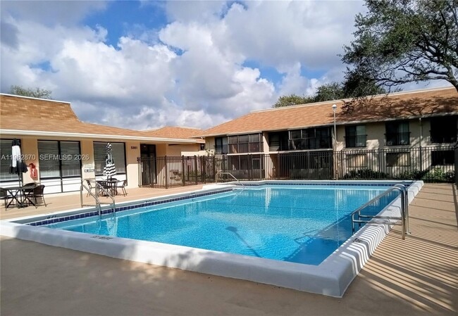 Building Photo - 5825 Washington St