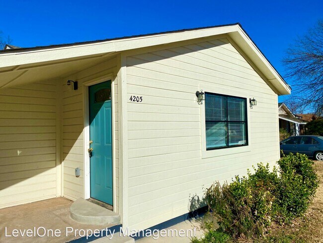 Foto del edificio - 3 br, 1 bath House - 4205 Cunningham Drive