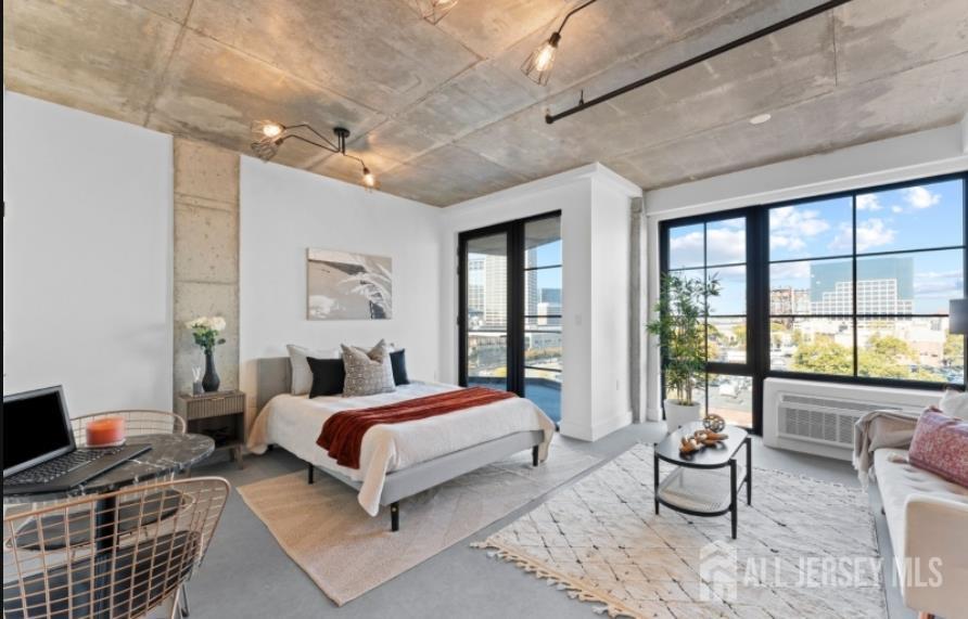 Foto principal - 65 McWhorter St