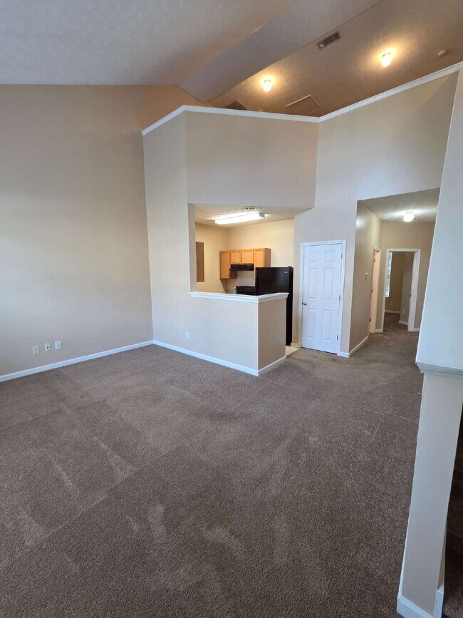 Foto del edificio - 2/2 Townhome close to shopping and dining