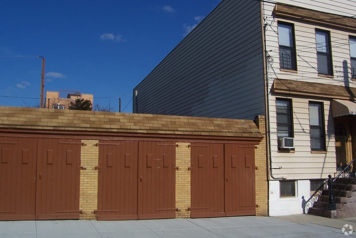 Foto del edificio - 60-09 Gates Ave