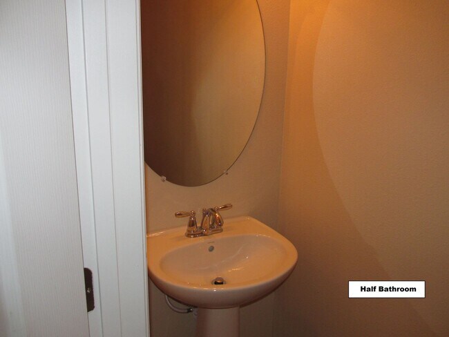 Foto del edificio - 3 Bedroom, 2.5 Bath Single Family 2 Story ...