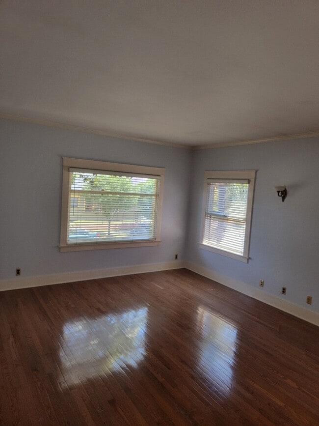 Livingroom corner - 642 W 8th St