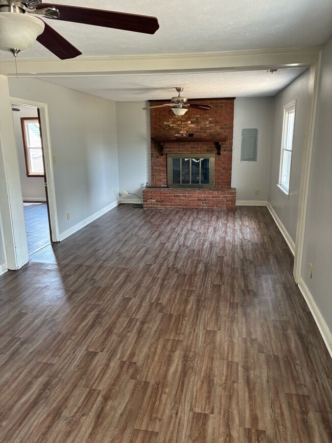 Building Photo - 111 Legion Cir