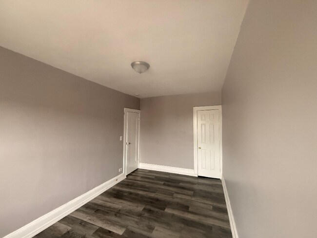 Foto del edificio - 14300 Lakeshore Blvd