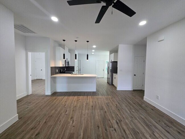 Foto del edificio - Stunning New Build