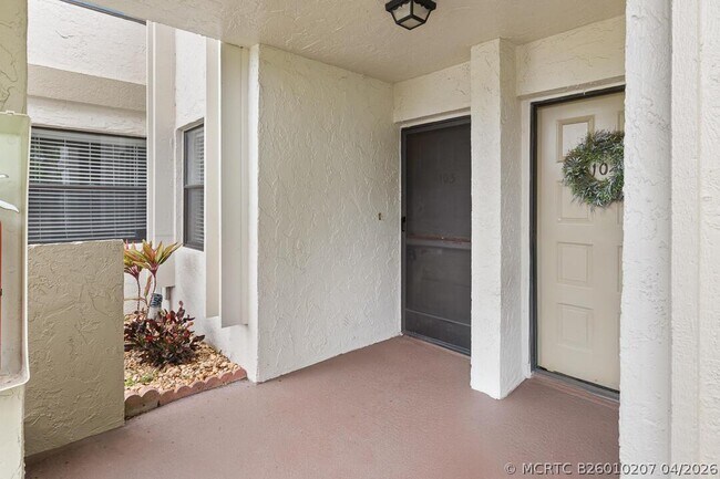 Foto del edificio - 12962 Briarlake Dr