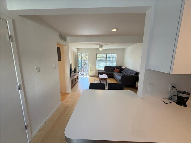 Foto del edificio - 300 Crockett St