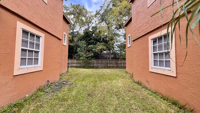 Building Photo - 13984 Morning Glory Dr