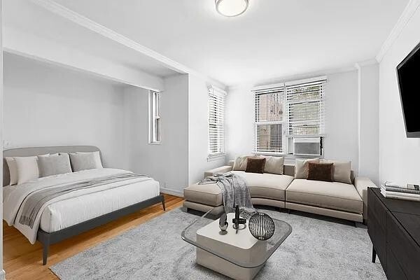 Primary Photo - 305 W 18th St