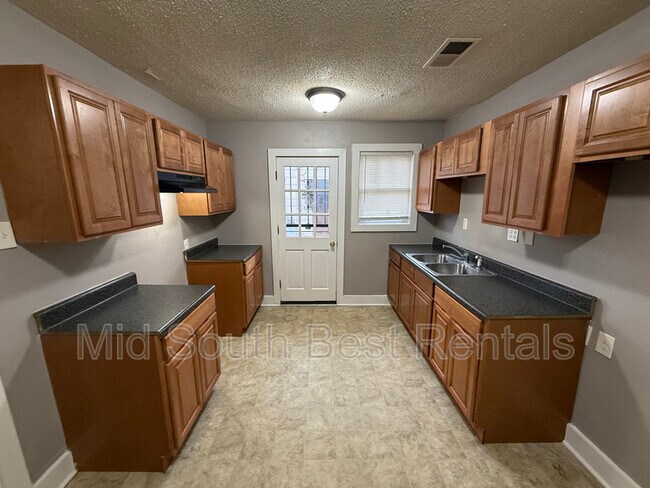 Foto del edificio - 3588 Bowen Ave