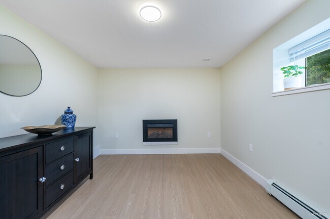 Photo du bâtiment - 2 Bed, 1 Bath Basement Suite for Rent in Delta!