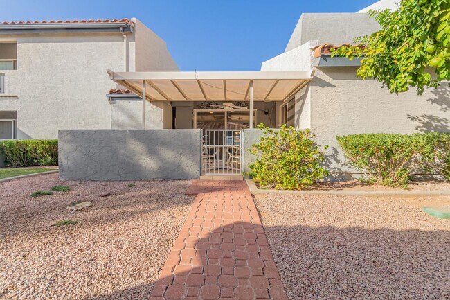 Building Photo - 220 N 22nd Pl