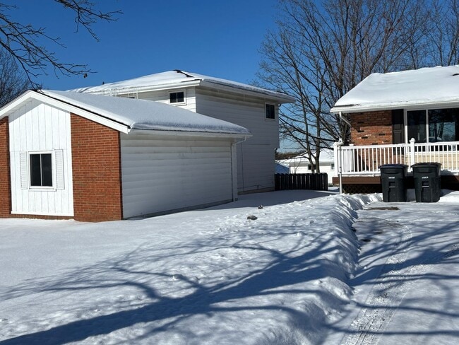 Building Photo - 4 Bed / 2 Bath – Fully Rehabbed Home with 2.5-Car Garage & Large Yard!