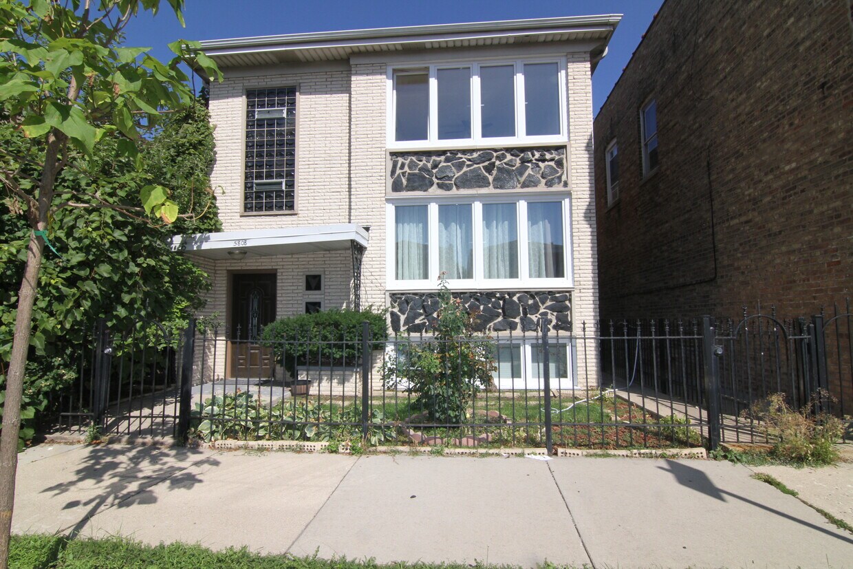 5808 W Addison St Unit 3, Chicago, IL 60634 Apartments in Chicago, IL