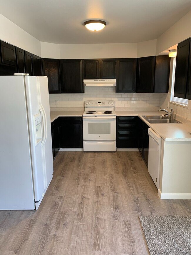 Foto del edificio - Updated 3-Bed, 1.5-Bath Duplex in Central Fort Collins!