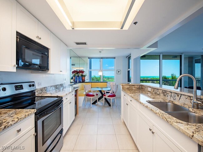 Foto del edificio - 6585 Nicholas Blvd