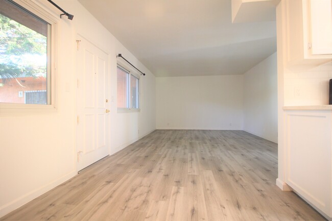 Building Photo - 11840 Hart St
