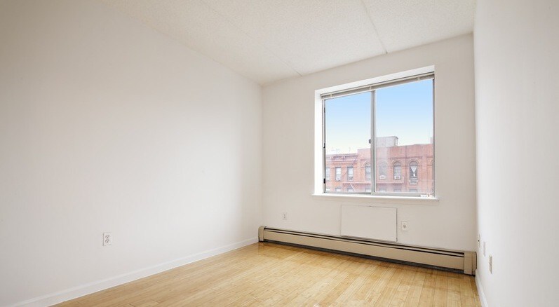 Primary Photo - 304 W 117th St