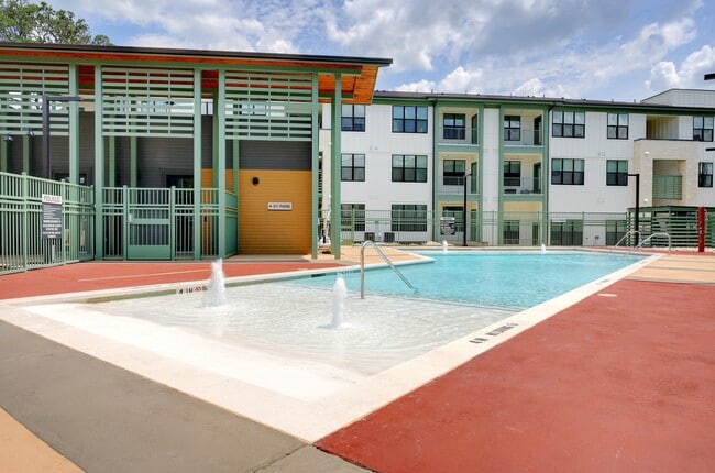 Outdoor Pool - Bluff View at Frederick Creek