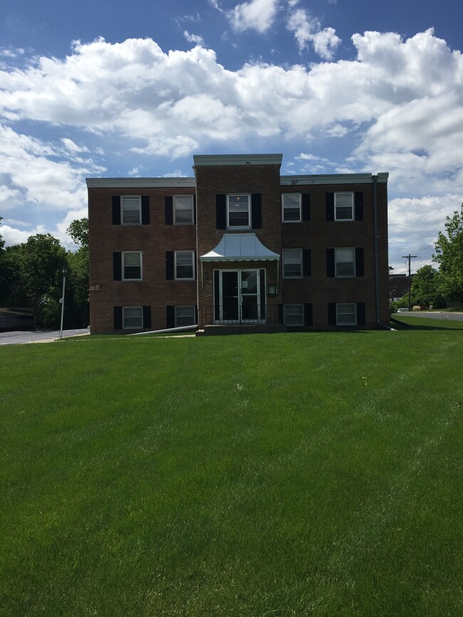 Building Photo - 4815 Cedar Lake Rd