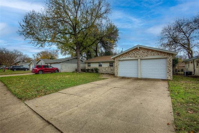 Building Photo - 2104 Meadow Dale