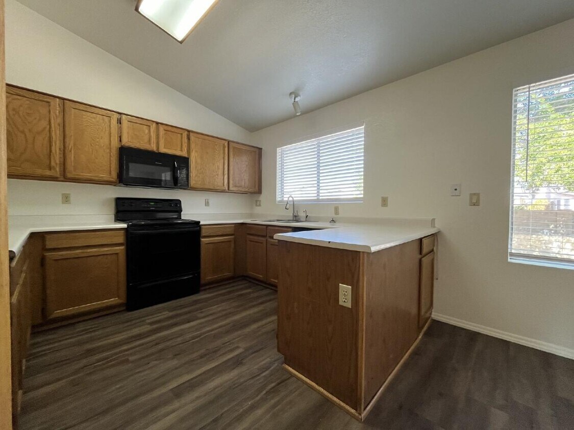 Primary Photo - 6755 N 89th Ave