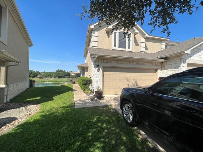 Foto del edificio - 3300 Forest Creek Dr