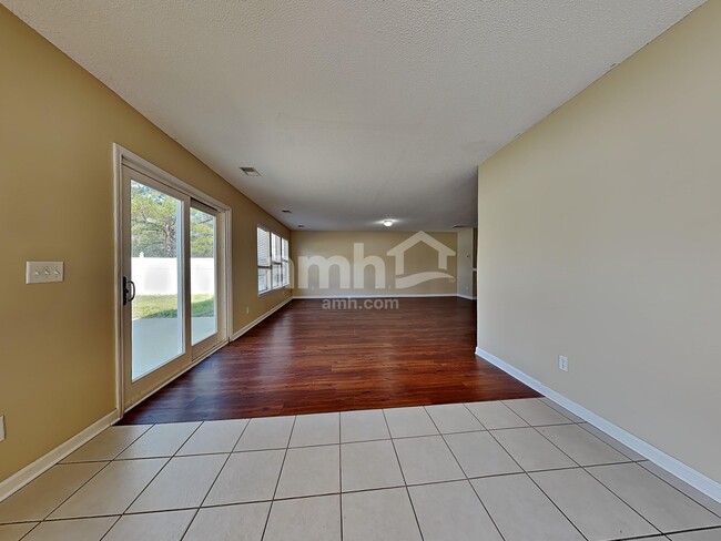 Foto del edificio - 210 Flat Rock Ter