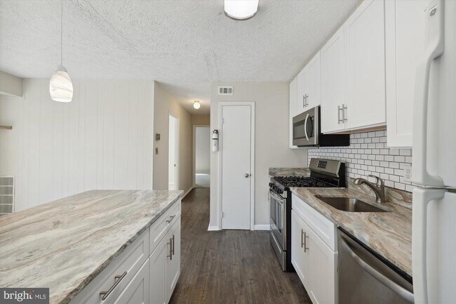 Building Photo - 12305 Braxfield Ct