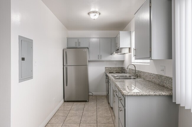 Building Photo - 981 Elden Ave