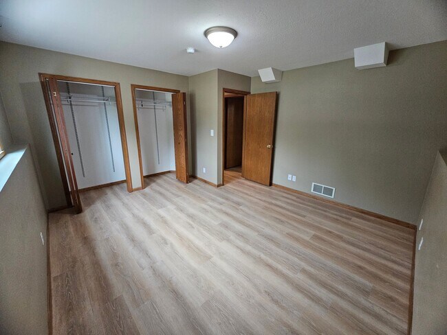 Foto del edificio - 590 Ivy Ln