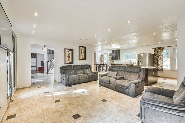 Foto del edificio - 12 Coralberry Rd