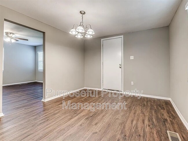 Building Photo - 710 SE 34th St