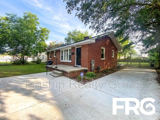 Building Photo - 1709 Beech St