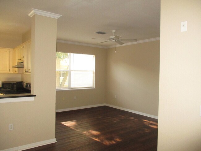 Building Photo - Beautifully Upgraded 4BR/2BA Visconti Townhouse!