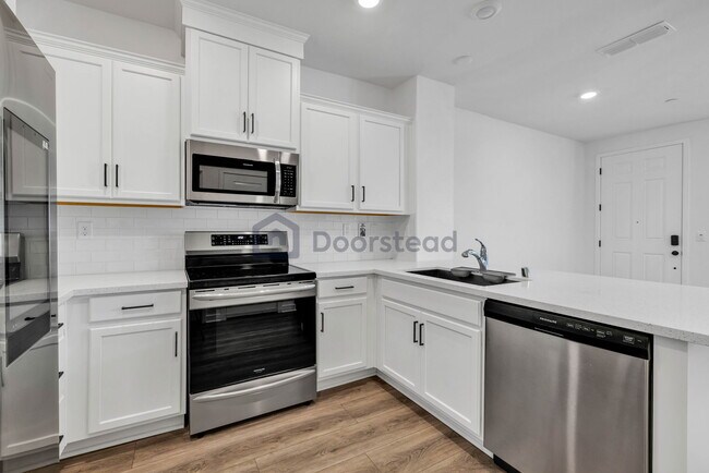 Foto del edificio - 5301 E Commerce Way