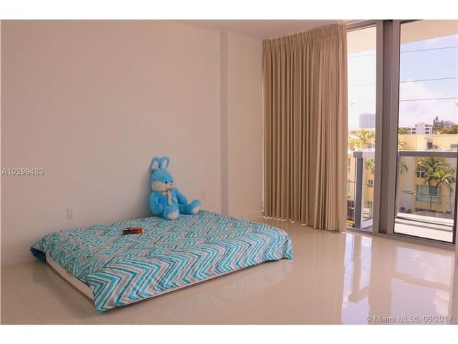 Foto del edificio - 9940 E Bay Harbor Dr
