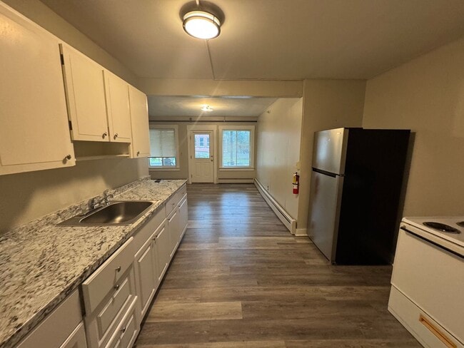 Interior Photo - 145 North St
