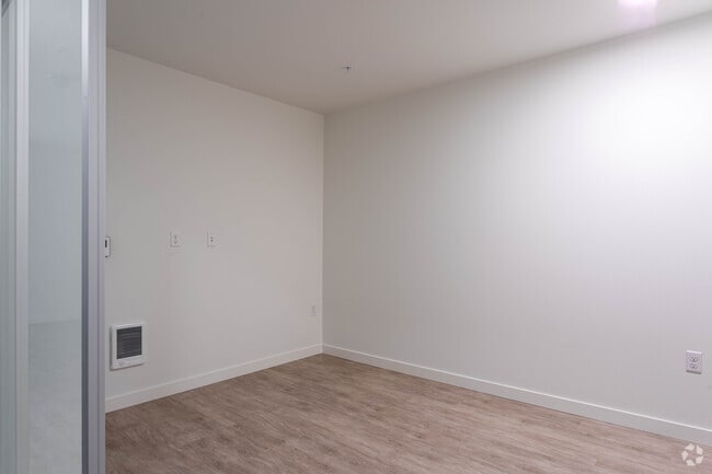 1HAB, 1BA Apartamento - Midtown Square