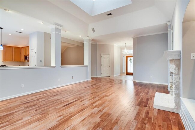 Building Photo - 9009 Lantana Way