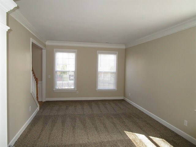 Building Photo - 111 Woodview Court