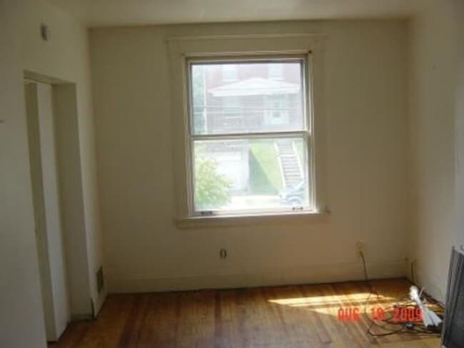 Building Photo - 706 Trenton